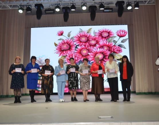 Ивановка чествует хранителей знаний: Праздник мудрости и вдохновения для педагогов округа